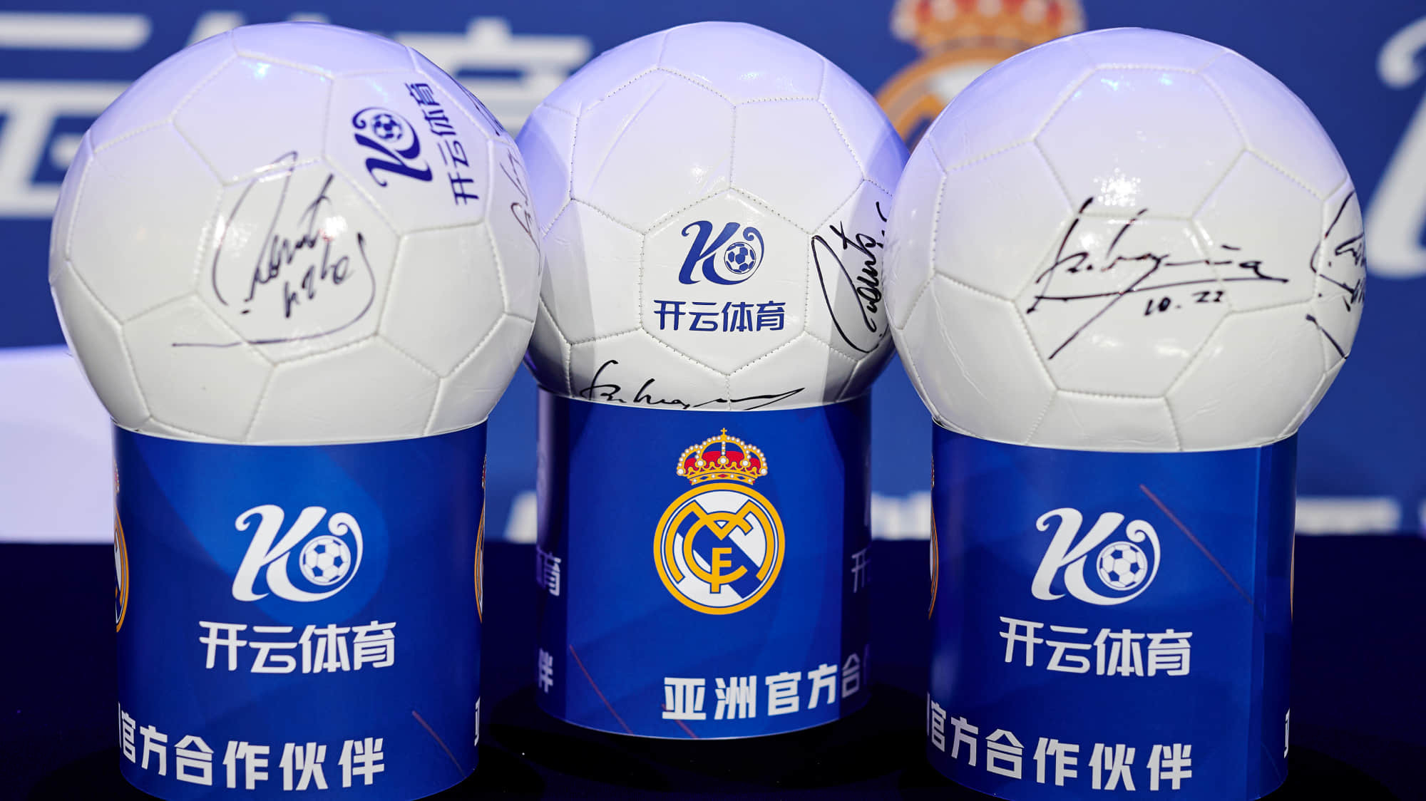 天空体育:利兹联没有换帅计划,主场成绩将帮助球队应对艰难赛程 天空体育:利兹联没有换帅计划,主场成绩将帮助球队应对艰难赛程